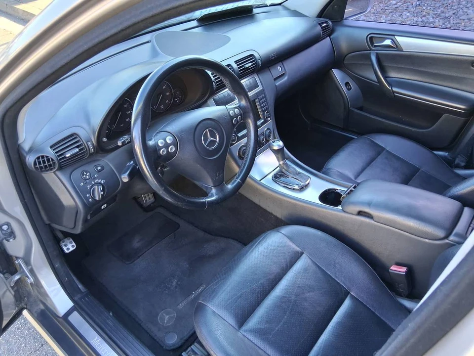 2005 Mercedes-Benz W203 C-Class - Image 12 of 18