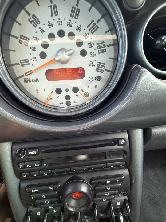 2005 Mini Mini Cooper S 1st Gen - Image 14 of 16