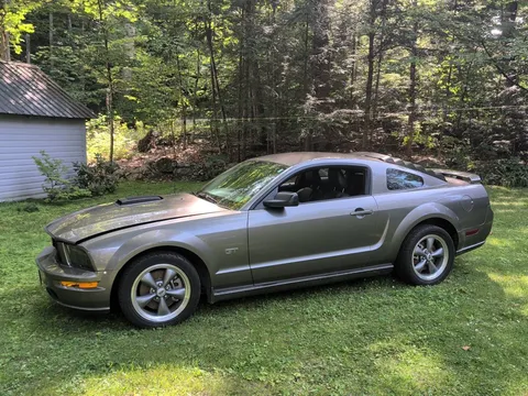 2005 Ford Mustang GT Premium