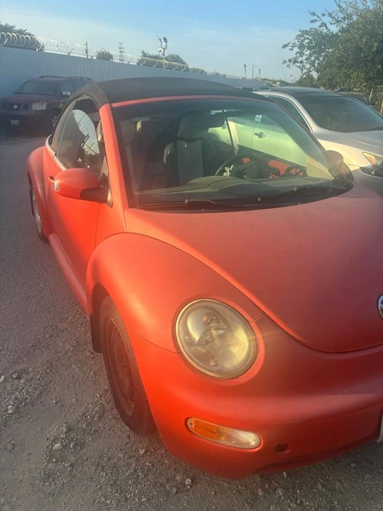 2005 Volkswagen New Beetle - Image 2 of 9
