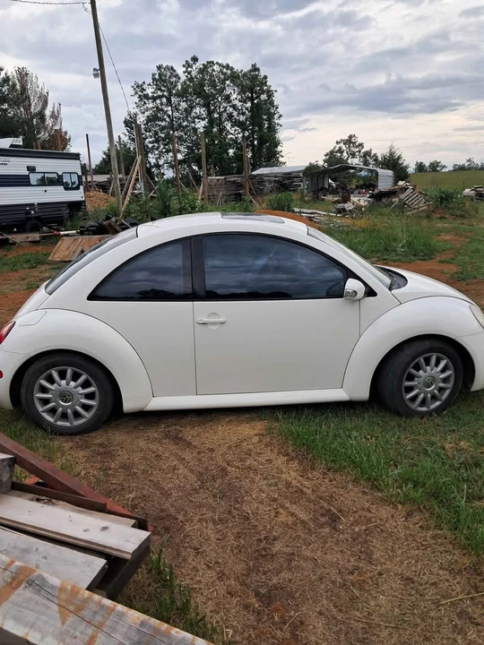 2005 Volkswagen New Beetle - Image 3 of 3