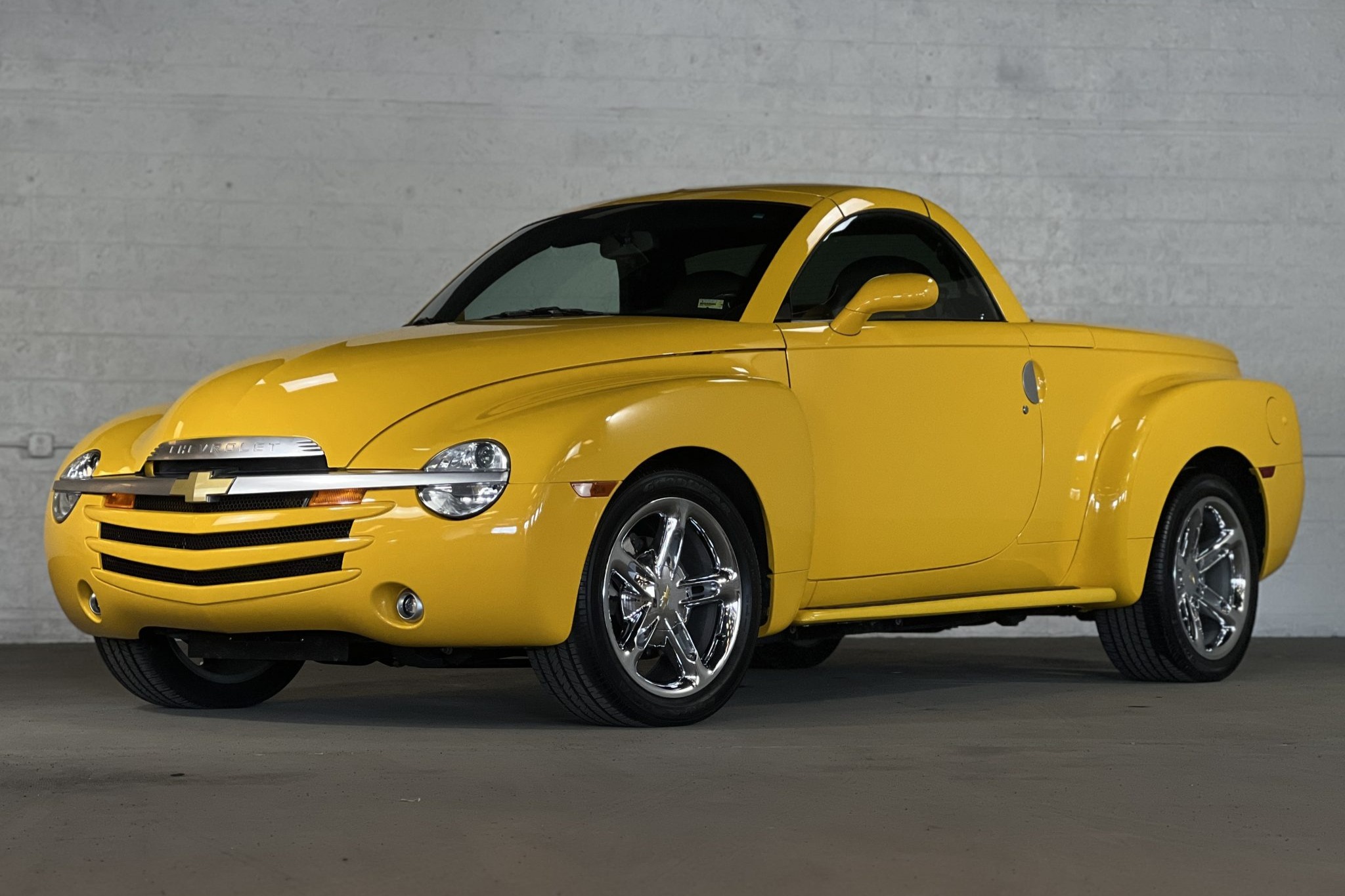 10k-Mile 2005 Chevrolet SSR 6-Speed