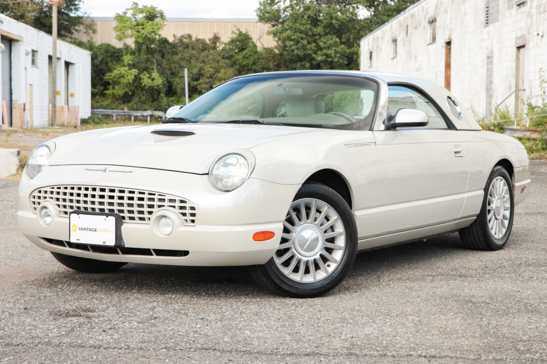20k-Mile 2005 Ford Thunderbird 50th Anniversary