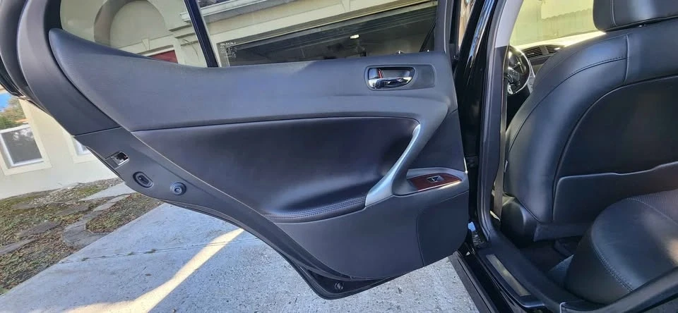 2006 Parts & Memorabilia Seats & Interior - Image 4 of 9