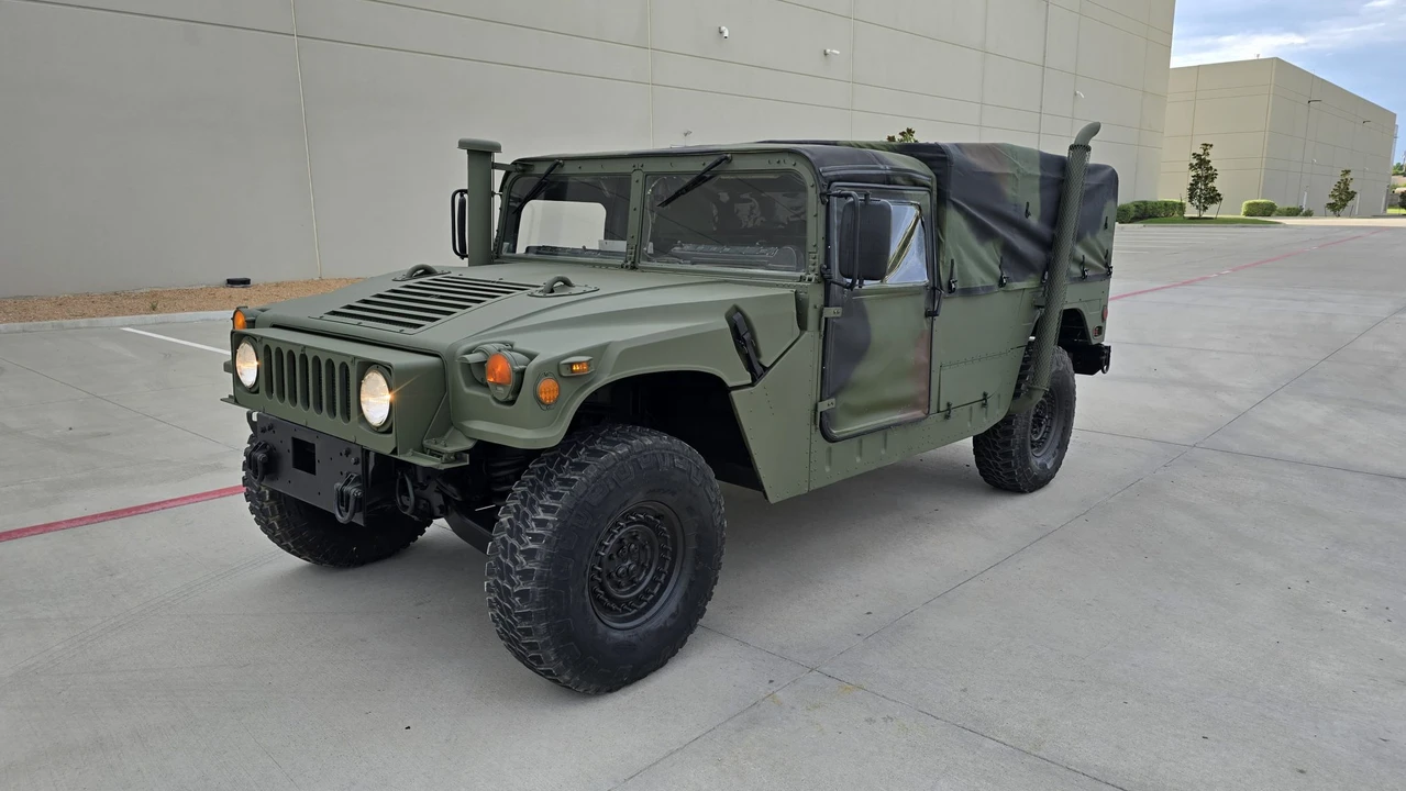2006 Hummer HMMWV - Image 2 of 31