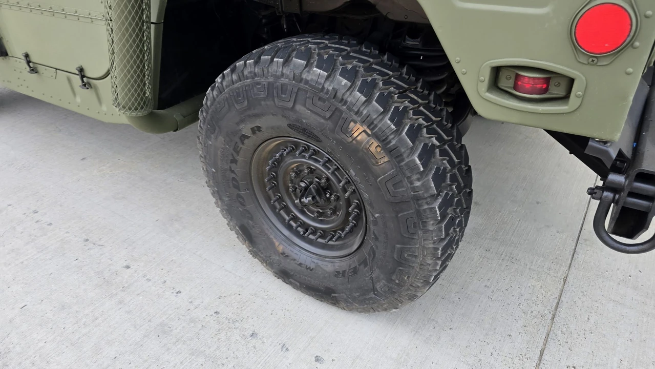 2006 Hummer HMMWV - Image 16 of 31