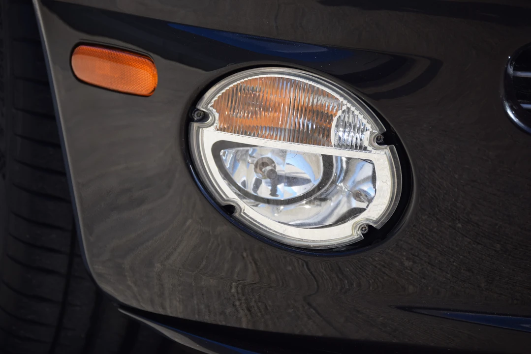 2006 Aston Martin Vanquish 1st Gen - Image 30 of 31