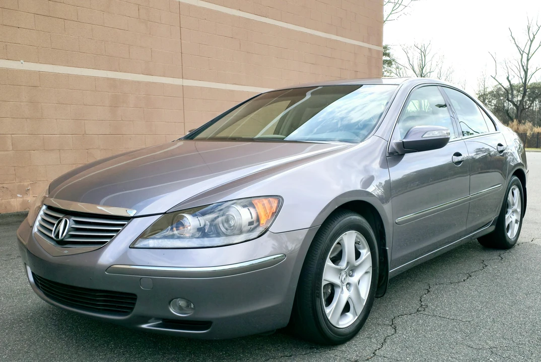 2006 Acura RL 2nd Gen - Image 10 of 31