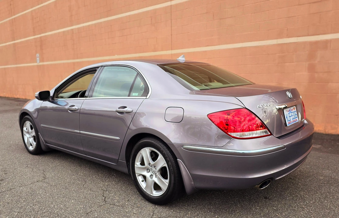 2006 Acura RL 2nd Gen - Image 13 of 31