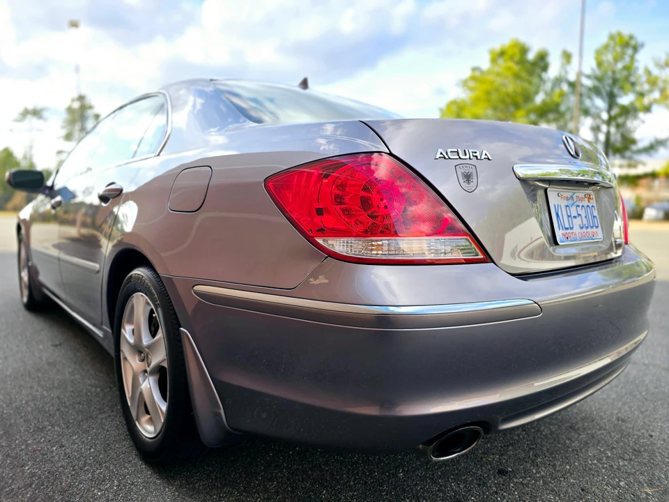 2006 Acura RL 2nd Gen - Image 15 of 31