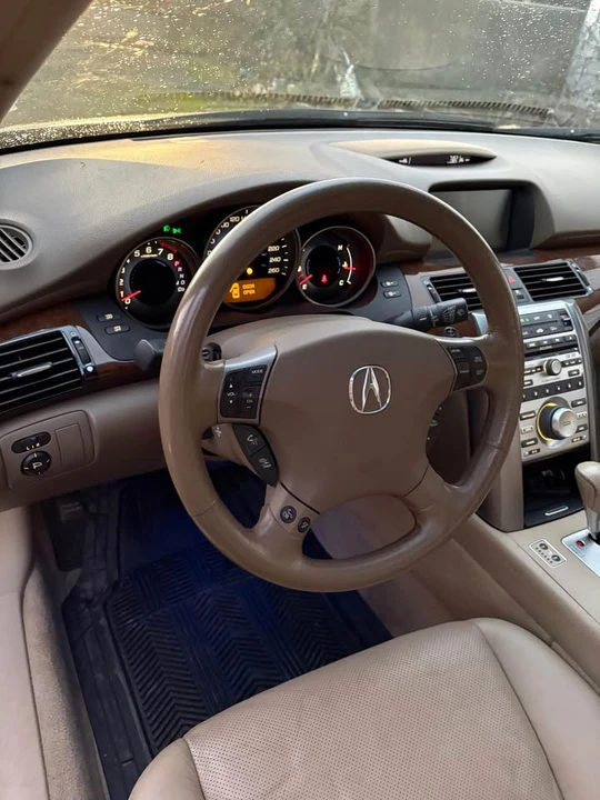2006 Acura RL 2nd Gen - Image 16 of 18