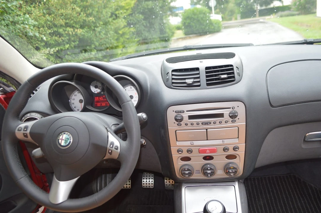 2006 Alfa Romeo GT - Image 24 of 30