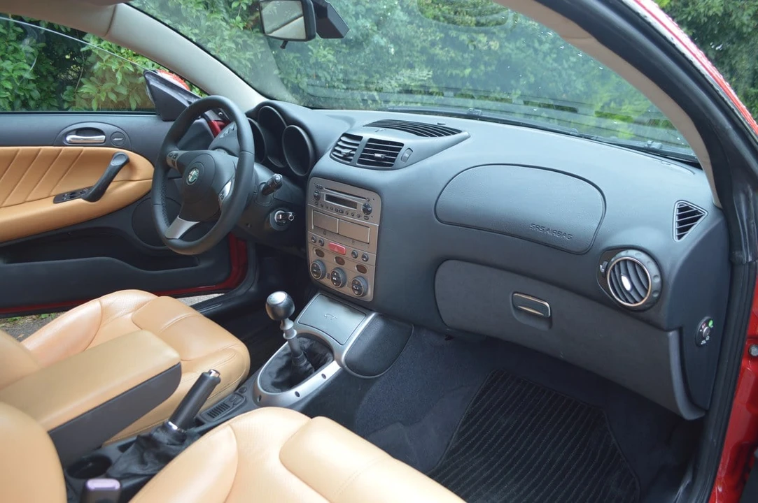 2006 Alfa Romeo GT - Image 19 of 30
