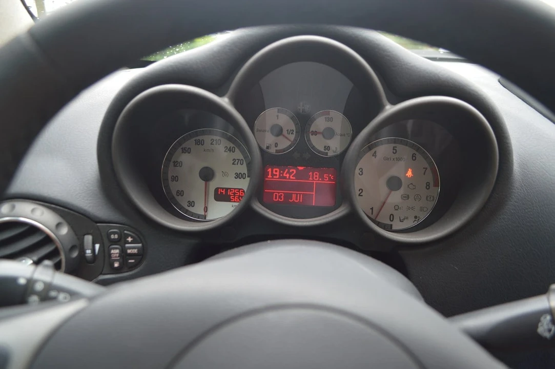 2006 Alfa Romeo GT - Image 25 of 30