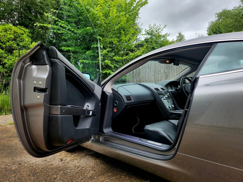 2006 Aston Martin DB9 - Image 17 of 30