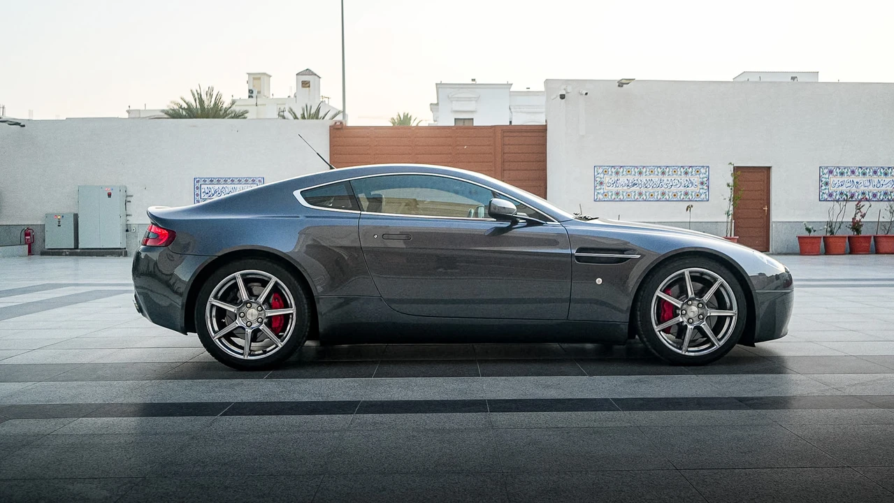 2006 Aston Martin V8 Vantage (2006-2017) - Image 2 of 31