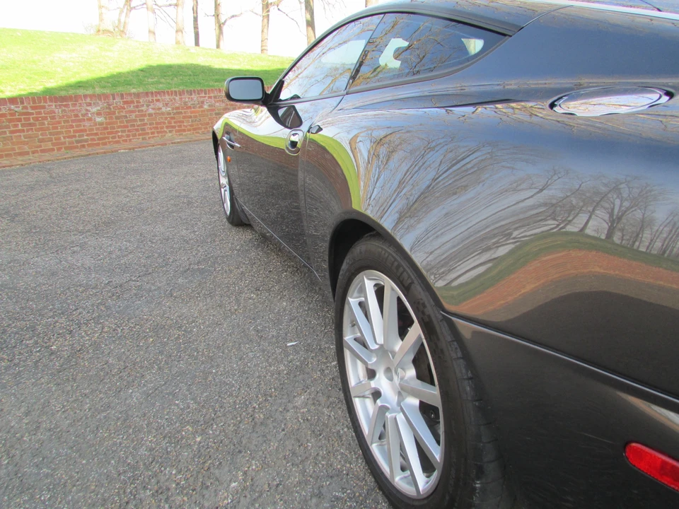 2006 Aston Martin Vanquish 1st Gen - Image 26 of 31
