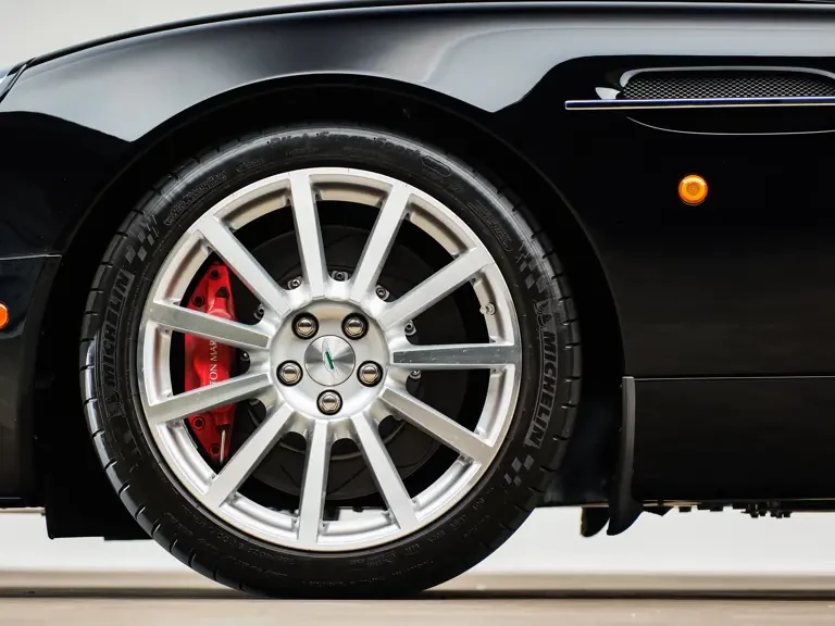 2006 Aston Martin Vanquish 1st Gen - Image 29 of 31