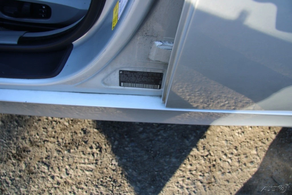 2006 BMW E90 3 Series Sedan - Image 11 of 21