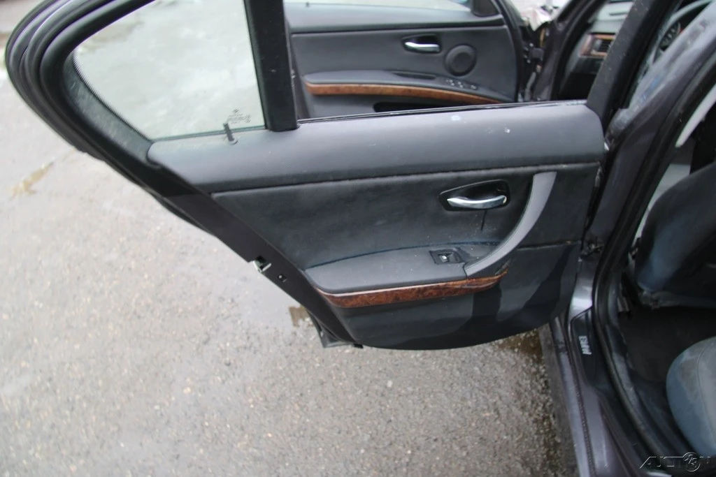 2006 BMW E90 3 Series Sedan - Image 19 of 21