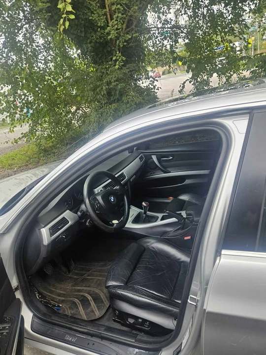 2006 BMW E46 330i & 330Ci - Image 4 of 6