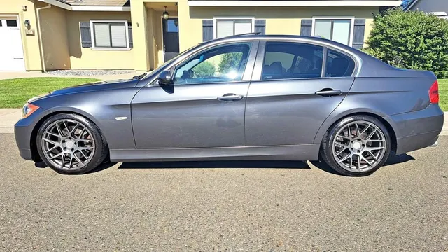 2006 BMW 3 Series 330i Sedan 4D