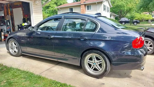 2006 BMW 330i Sedan 4D