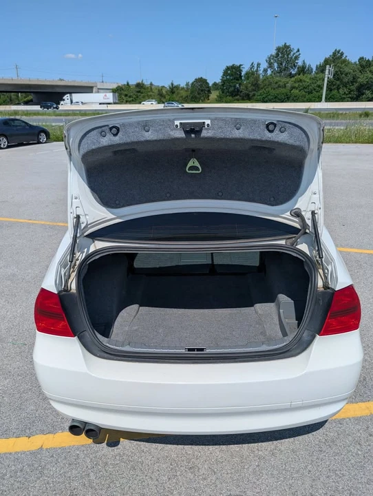 2006 BMW E90 3 Series Sedan - Image 8 of 10