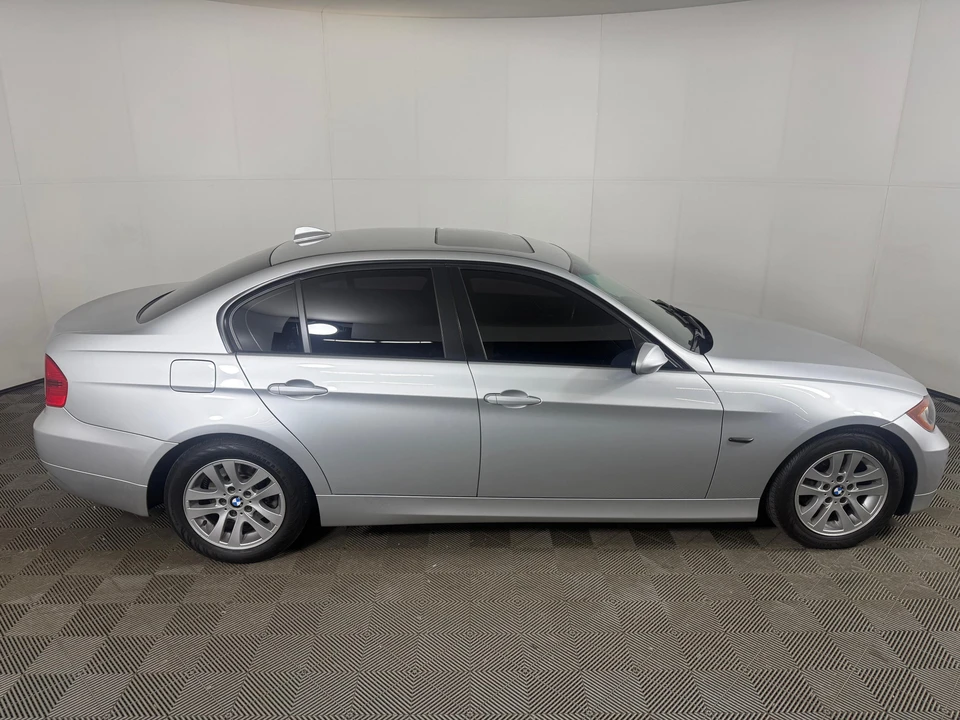 2006 BMW E90 3 Series Sedan - Image 14 of 31