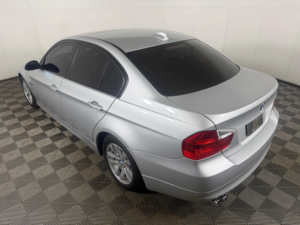 2006 BMW E90 3 Series Sedan - Image 10 of 31