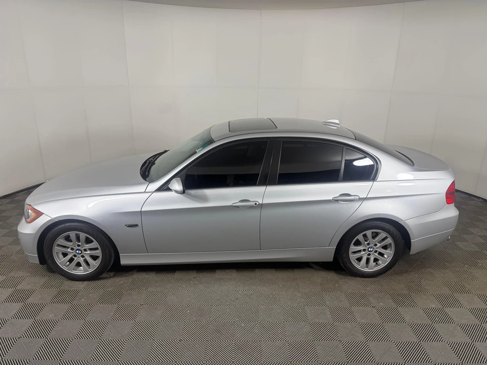 2006 BMW E90 3 Series Sedan - Image 9 of 31