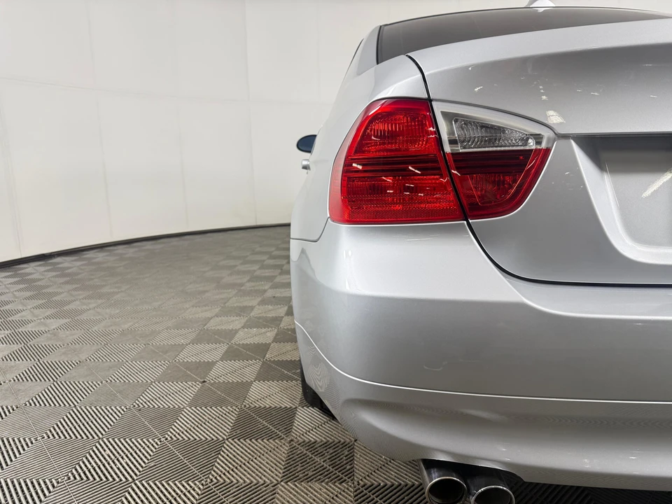 2006 BMW E90 3 Series Sedan - Image 21 of 31