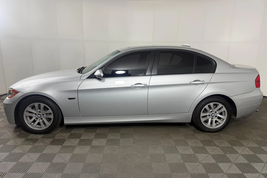 2006 BMW E90 3 Series Sedan - Image 3 of 31