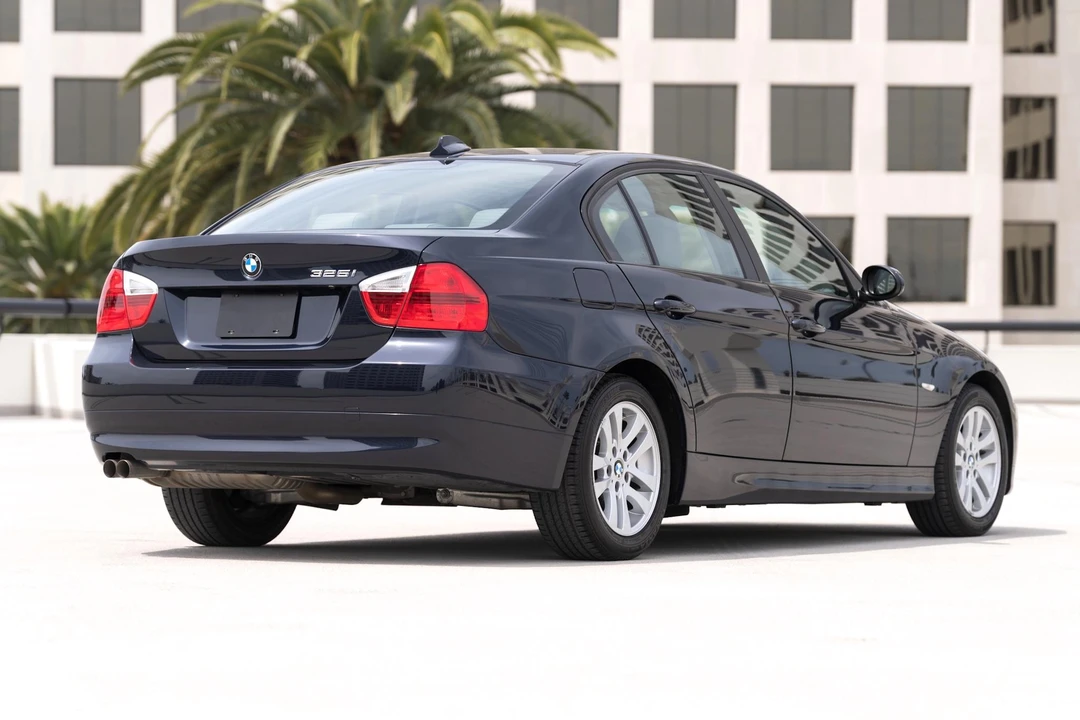 2006 BMW E90 3 Series Sedan - Image 13 of 31