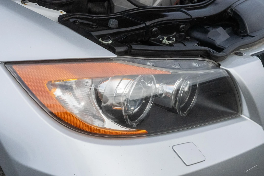 2006 BMW E90 3 Series Sedan - Image 10 of 31