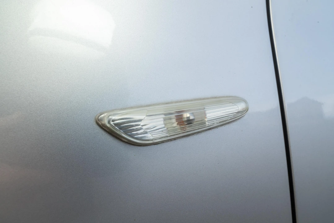 2006 BMW E90 3 Series Sedan - Image 25 of 31