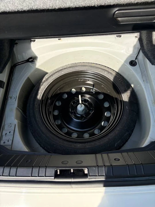 2006 BMW E46 330i & 330Ci - Image 15 of 16