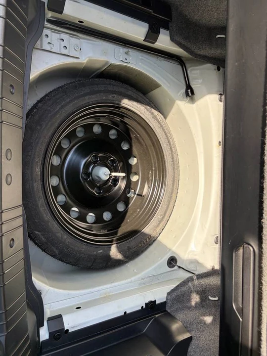 2006 BMW E46 330i & 330Ci - Image 13 of 17