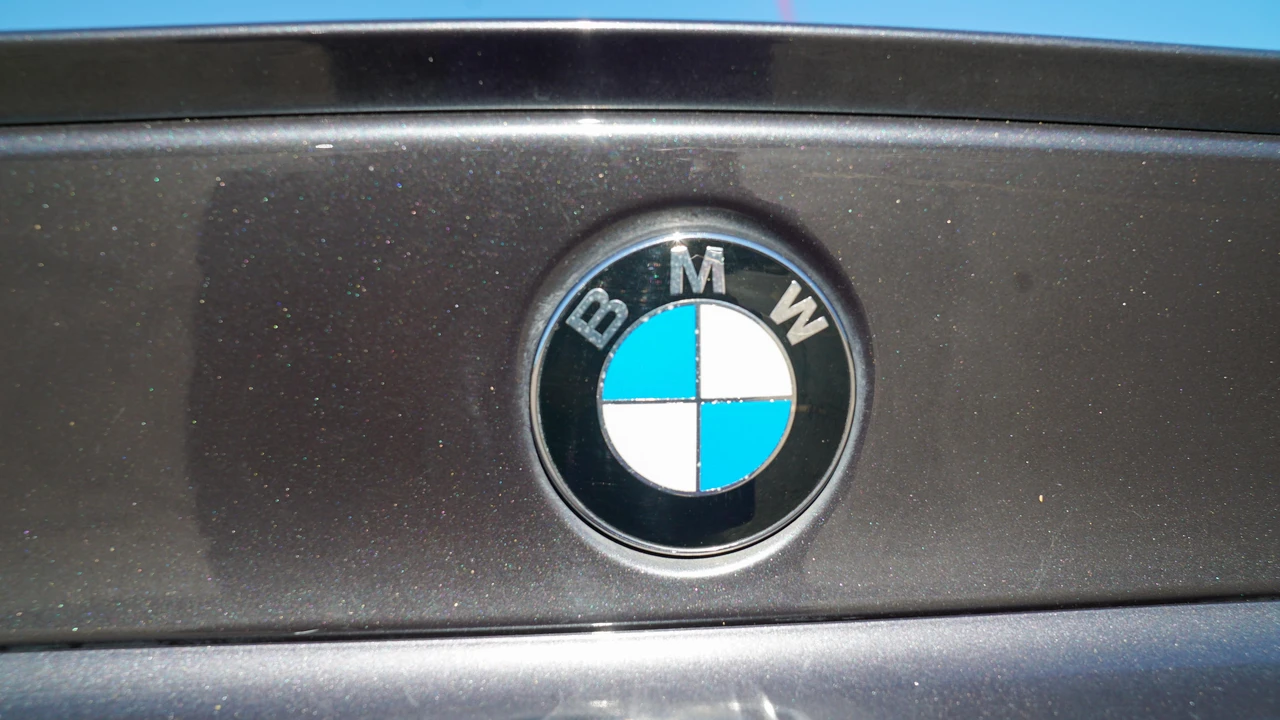 2006 BMW E46 330i & 330Ci - Image 18 of 31