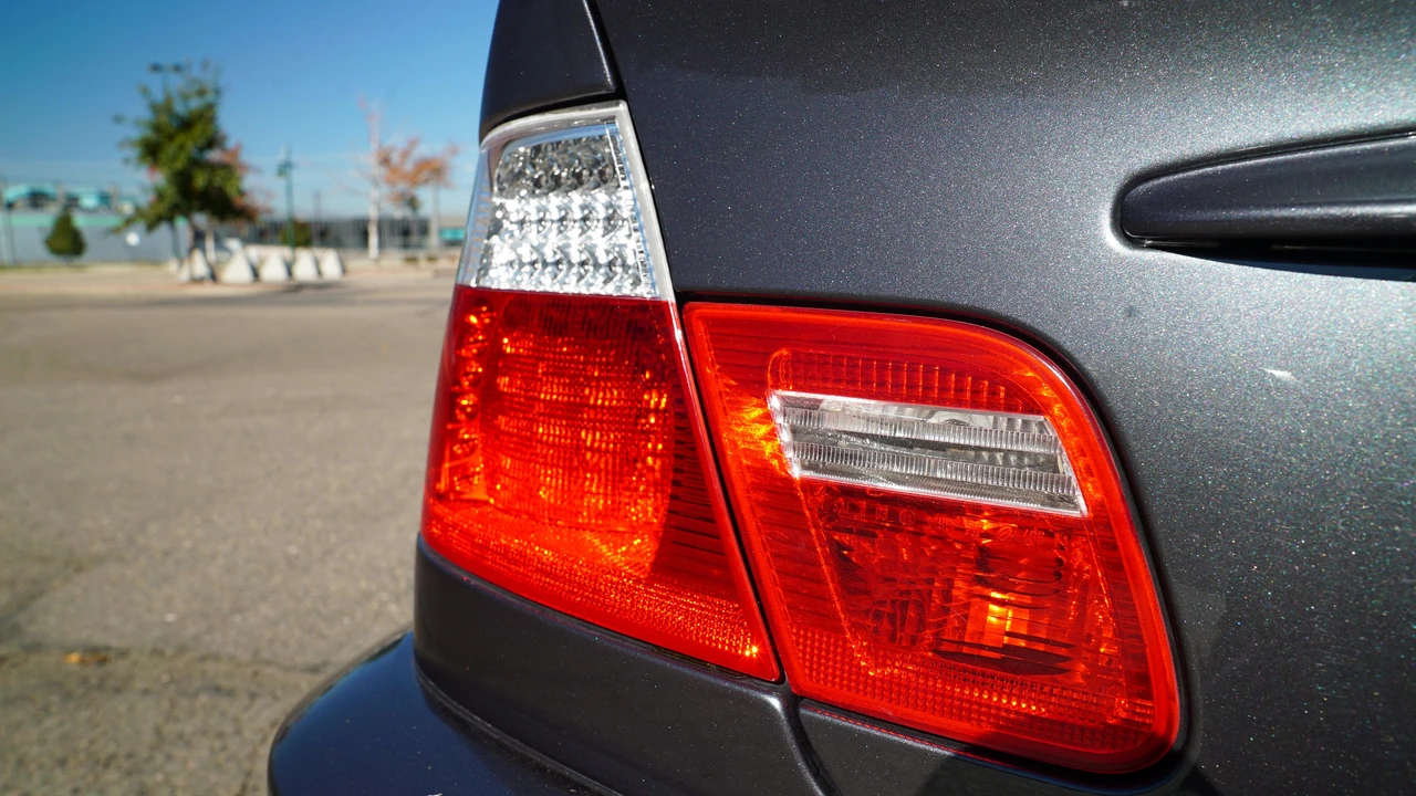 2006 BMW E46 330i & 330Ci - Image 17 of 31