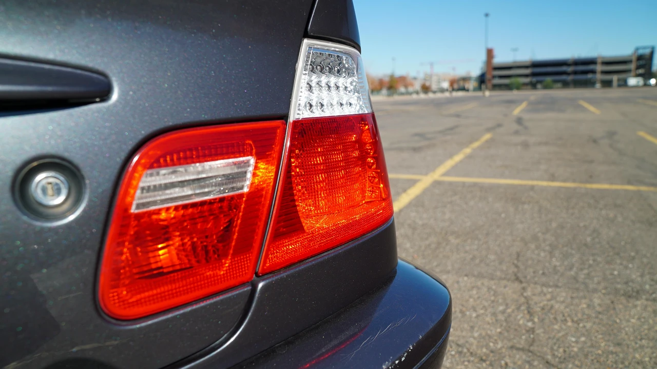 2006 BMW E46 330i & 330Ci - Image 19 of 31