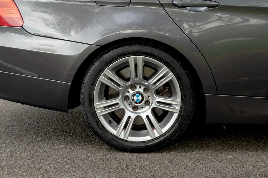 2006 BMW E90 3 Series Sedan - Image 17 of 30