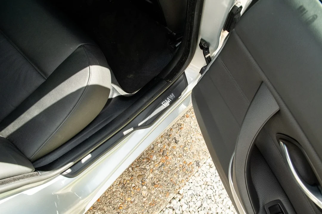 2006 BMW E90 3 Series Sedan - Image 17 of 30