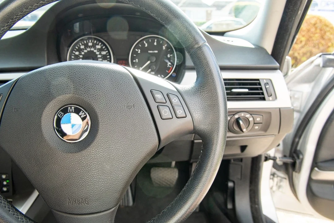 2006 BMW E90 3 Series Sedan - Image 27 of 30