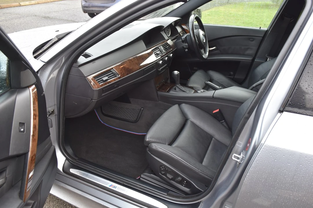 2006 BMW E61 545i & 550i Touring - Image 19 of 30