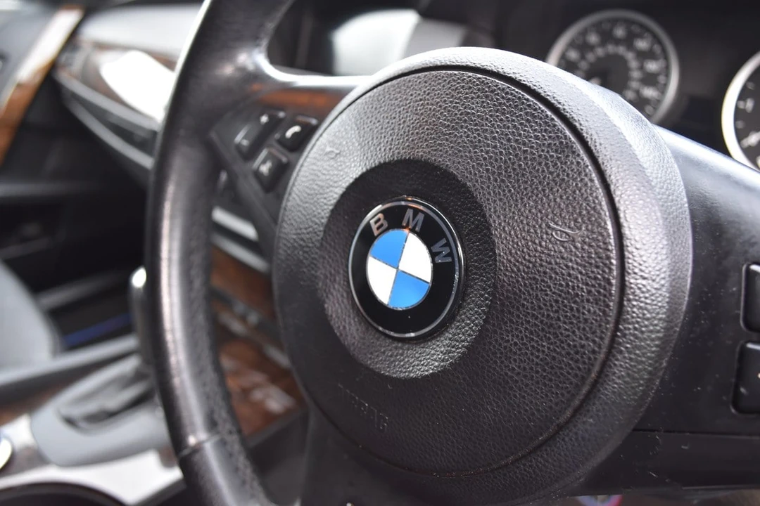 2006 BMW E61 545i & 550i Touring - Image 16 of 30