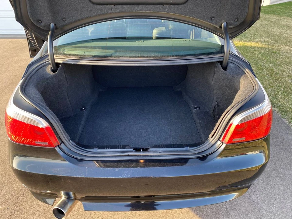 2006 BMW E60 5 Series Sedan - Image 11 of 18