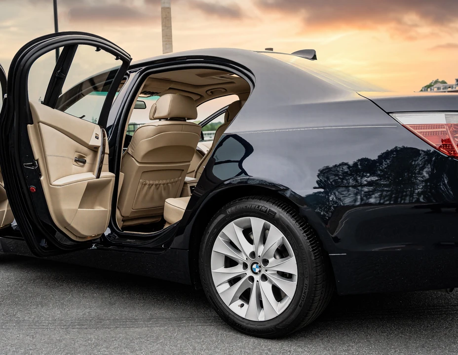 2006 BMW E60 545i & 550i Sedan - Image 17 of 31