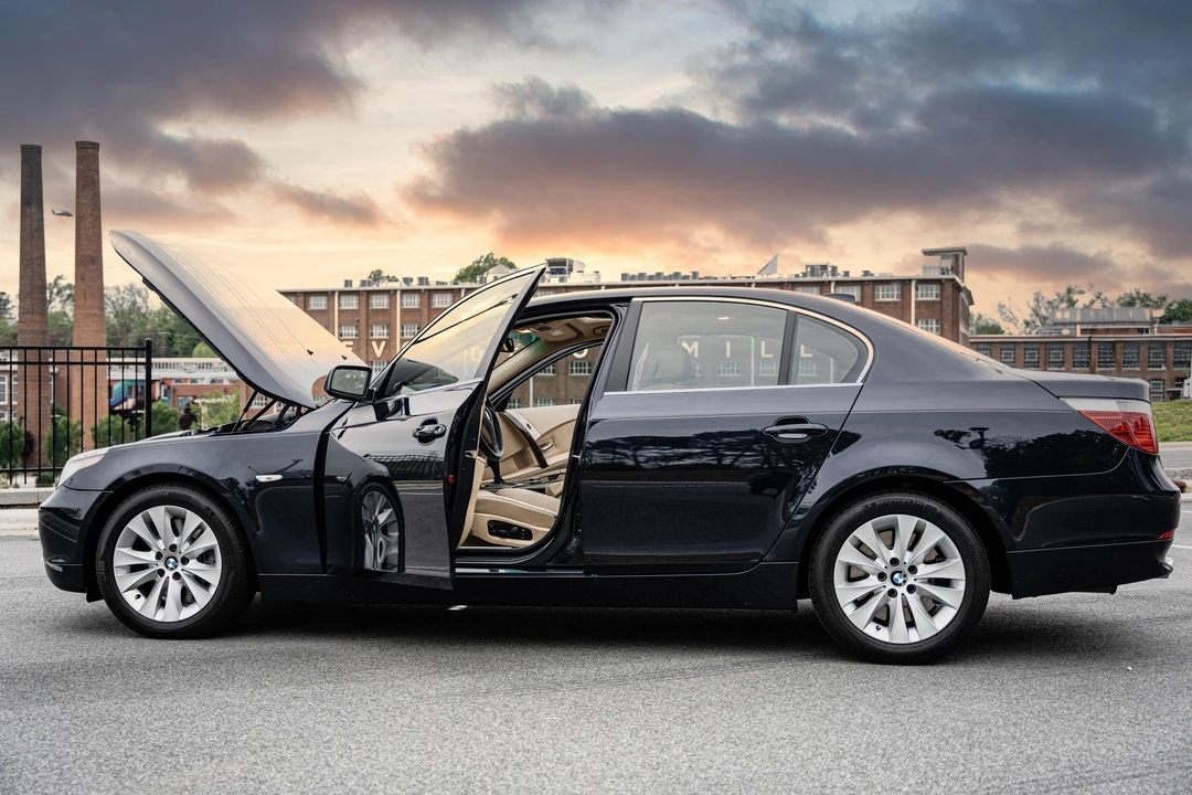 2006 BMW E60 545i & 550i Sedan - Image 15 of 31