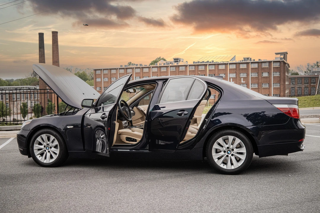 2006 BMW E60 545i & 550i Sedan - Image 16 of 31